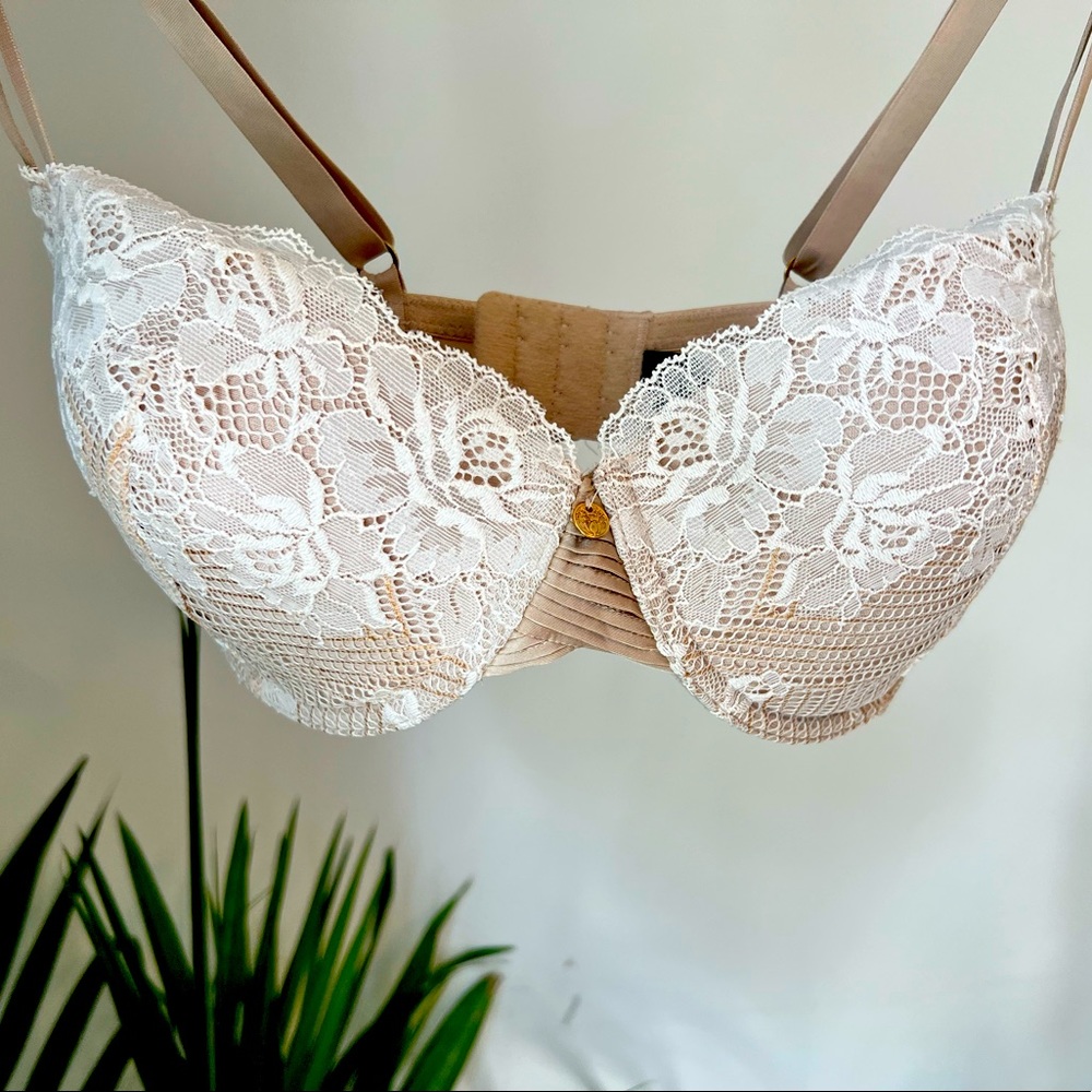 Natori 32DD beige lace bra. Like new.